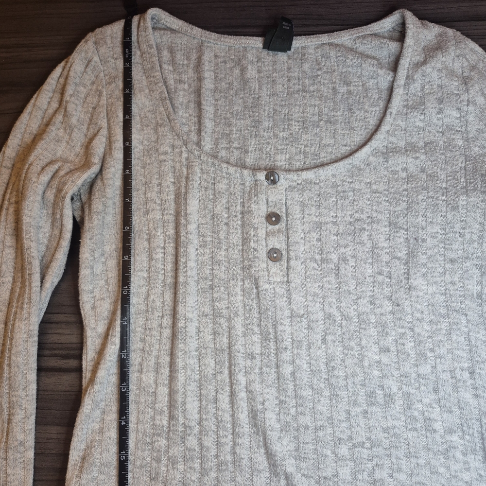 Light Gray Ribbed Henley Long Sleeve Top - Picture 9 of 11